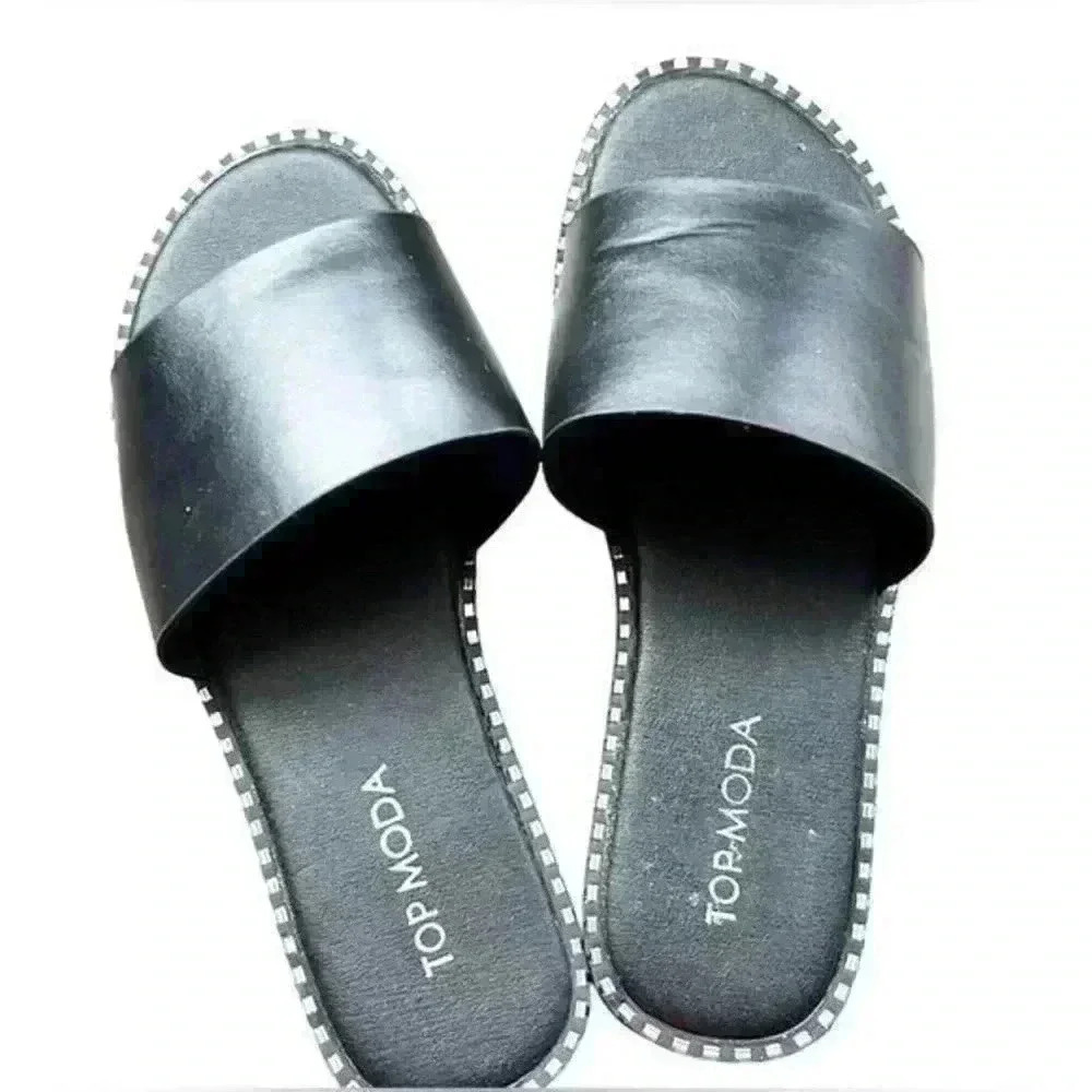 Top Moda slip on sandals.
